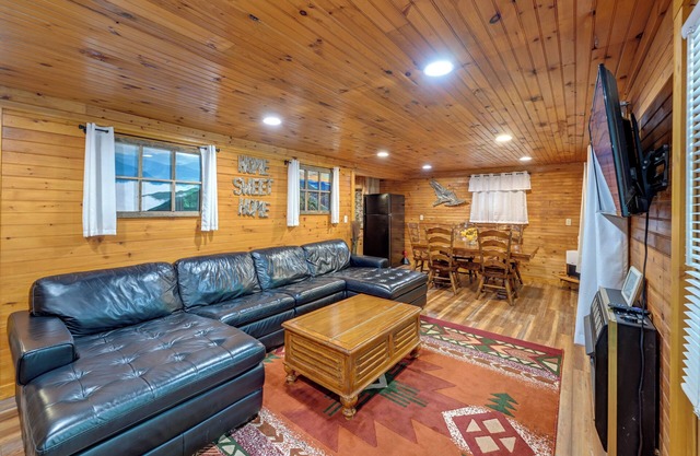 6 Mi to Town: Robbinsville Apt w/ Deck & Grill