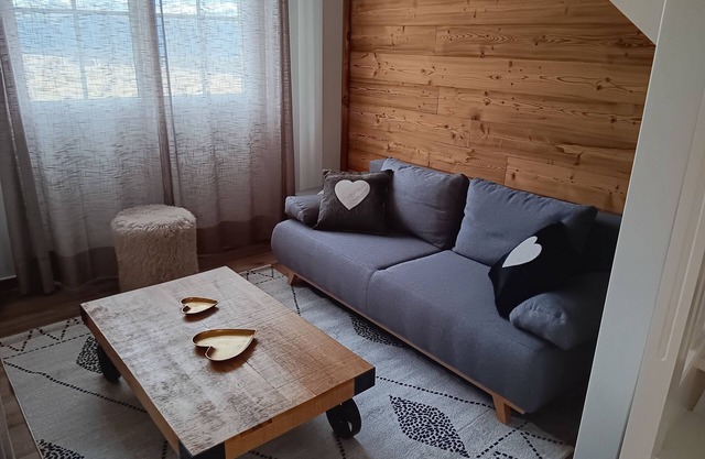 6-person chalet 200 meters from the ski slopes, garage and terrace with view of Lake Matemale
