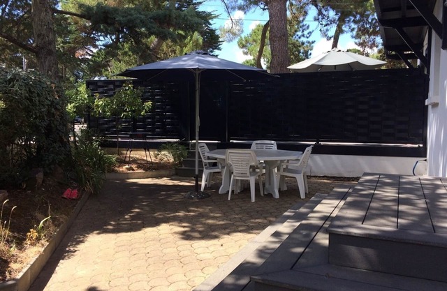 Villa reformada, a 200 m de la playa, cerca de tiendas, club de playa, parque, tenis.