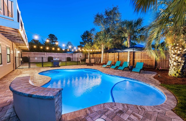 6 Seat Golf Cart Included (4/1-10/14/25) ☀️ Private Pool, Beach Equip, Custom Bunks