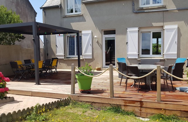 600m from Morgat beach 5 bedrooms, sleeps 10, 60m² south-facing terrace!