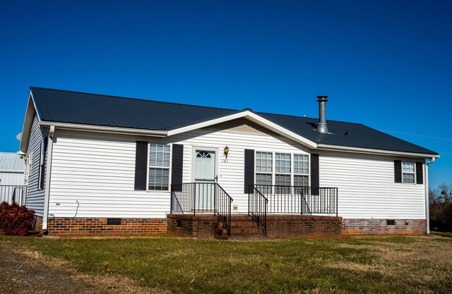 67-ac Countryside Farmhouse with Active Farm