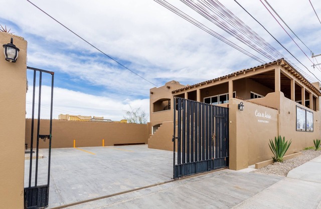 Condominio de lujo 6BD / 5Bath por Sandy Beach!