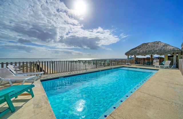 6BDR, Balcony w/ Bay View, Shared Pool + Boat Dock | Keeper Red by AvantStay