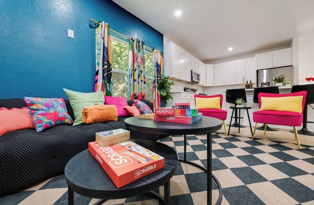 6Br 4Bath Home Just 5 Minutes to Lower Greenville
