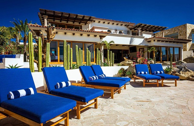 6BR Luxury Beachfront Villa with Beachclub