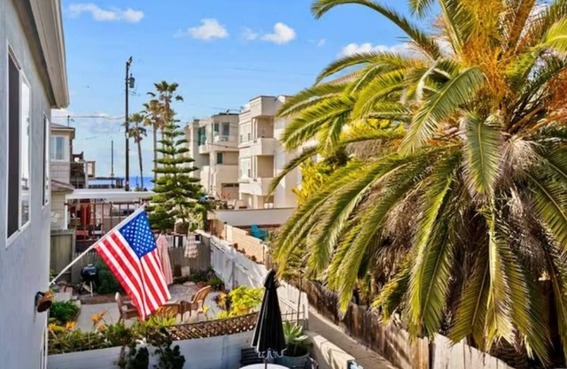 6BR! Massive Beach Retreat sleeps 22+steps to sand