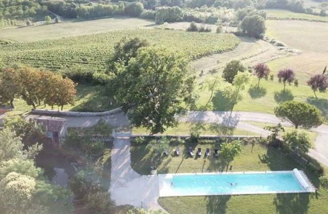 Village castle**** - Pool, sauna & fitness - 7 ensuite bedrooms with AC