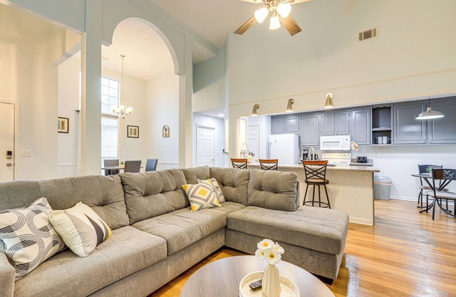7 Mi to Dtwn Covington: Bright Home w/ Deck & Yard