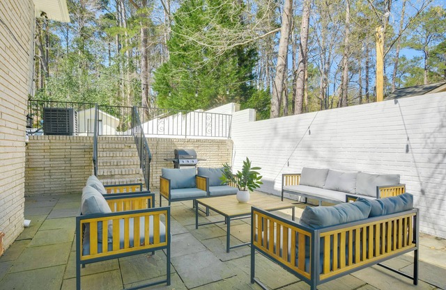 7 Mi to Dtwn Durham: Home w/ Hot Tub & Game Room!