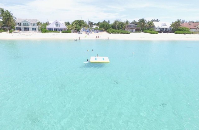 7 Mile Beach Penthouse with Pool View and Rooftop