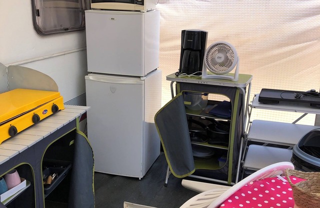 7-minute walk from the beach air-conditioned caravan