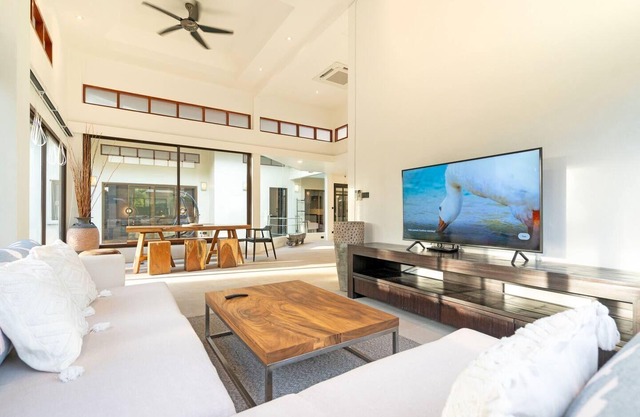 700㎡ private pool modern style 4 bedroom villa