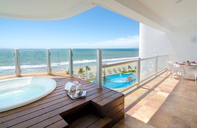 Condominio de lujo en complejo privado en Nuevo Vallarta justo en la playa de arena