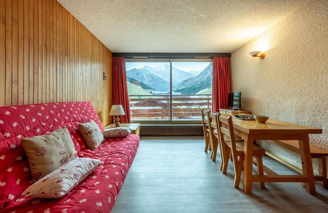 Centro estación, 3.o piso, vista montaña, balcón, tv, local para esquís, 30m², Méribel-Mottaret