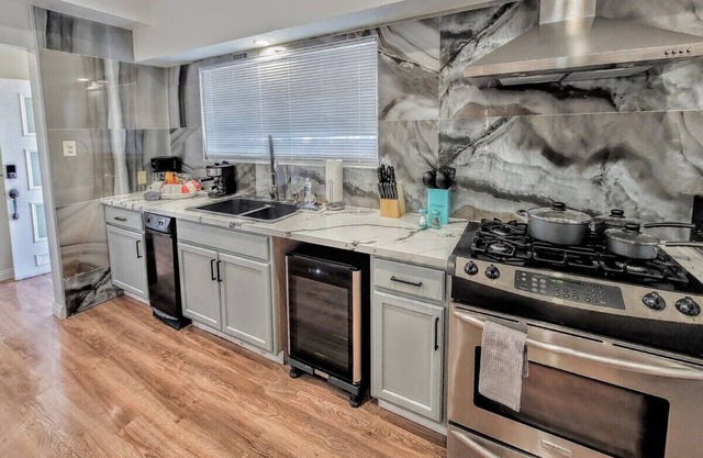 #74Hub w/Kitchen: Mins to LV Strip/Dwtn/Con Center