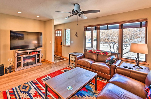 7984: Pet-Friendly Townhome w/ Grill!