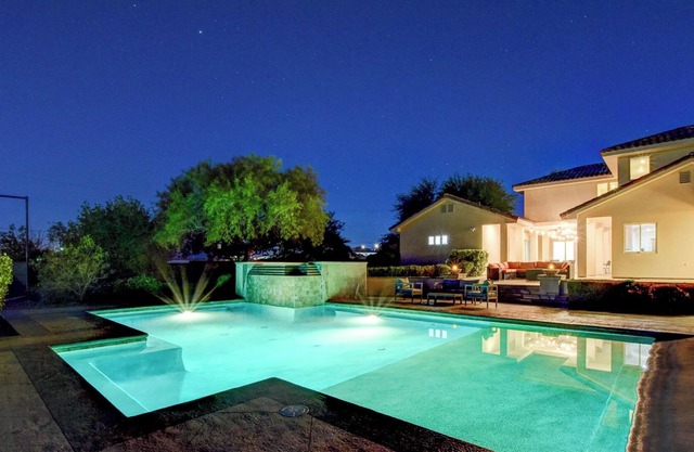 7BD/5BA VILLA & Casita - Tennis Court + Strip Views + 7min to Strip! ⭐️⭐️⭐️⭐️⭐️