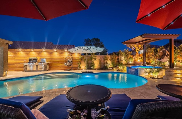 7BR Escape w/ Heated Pool/ Hot Tub/ Arcade