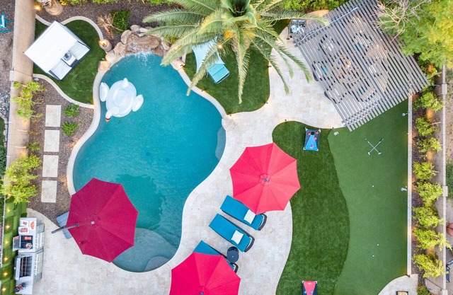 7BR Paradise w/ HEATED Pool/Game Room/Hot Tub