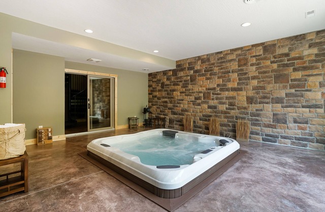 8 acre private getaway with indoor hot tub and steam sauna