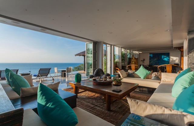 Villa de 8 dormitorios con vista al mar