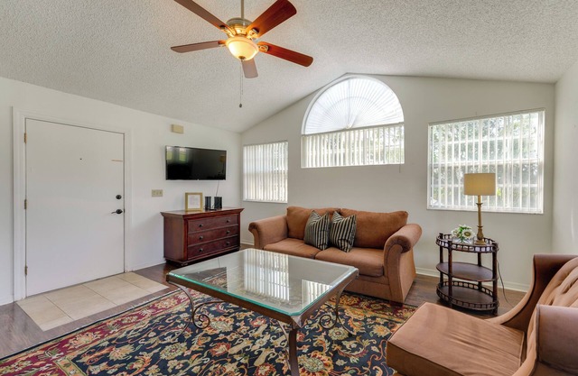 8 Mi to Disney: Resort-Style Condo w/ Pool Access