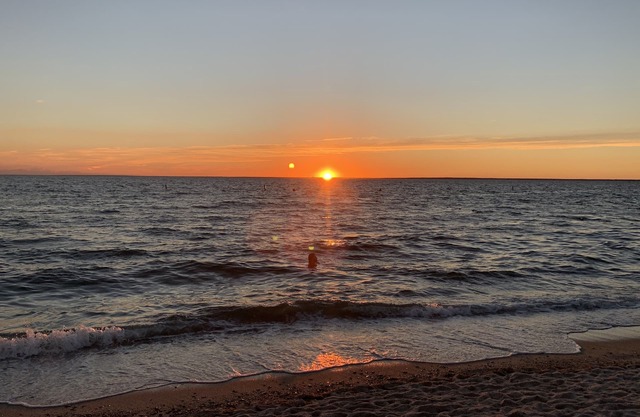 8 minute walk to Silver Beach