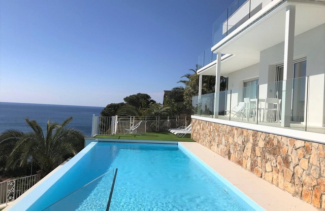 VILLA ROSAMAR LUXURY 5 STARS ***** 320 m2, 6 SUITES, SEA VIEW