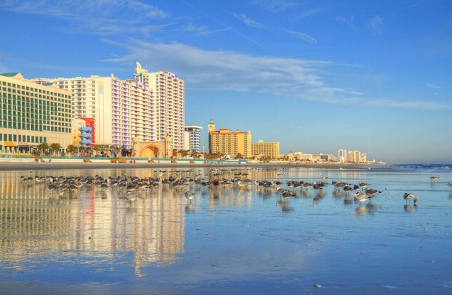 Ocean Walk Village de 80,000 pies cuadrados