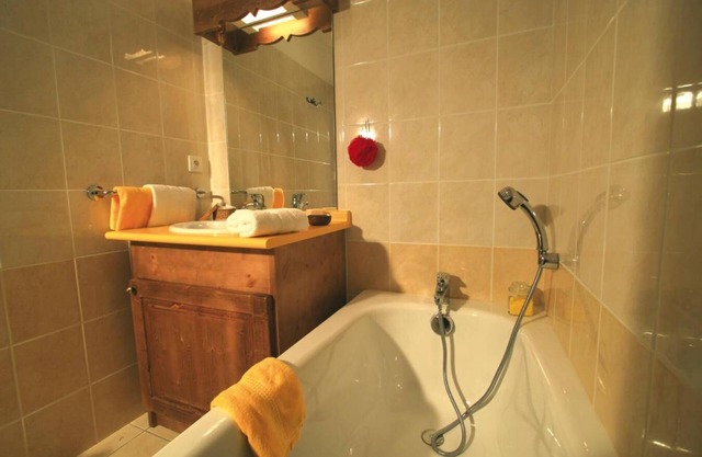 250m del centro estación, fitness, piscina, terraza, balcón, tv, local para esquís, 49-55m²