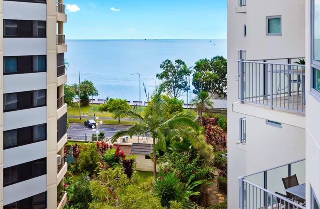 '81' Exclusive 1Bdrm Apartment w/Carpark