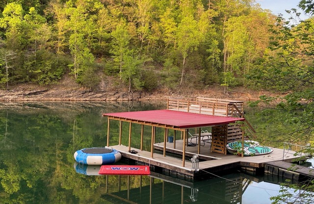 🏡8bd Casa detrás del puente de salto! 🛶🏄‍♂️ ¡NUEVOS JUGUETES DE AGUA para 2020! 🚣‍♀️🌊