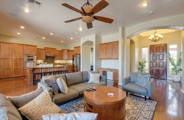 ¡NUEVO! Goodyear House w / Patio - Mins to Baseball!