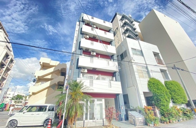 9 minutes walk from Miebashi Station Within walk / Naha Okinawa