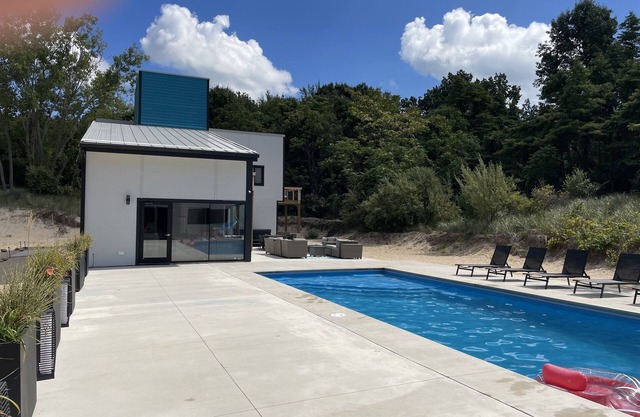 90 min from Chicago, Pool, Hot Tub, Pet Friendly come enjoy After Dune Delight