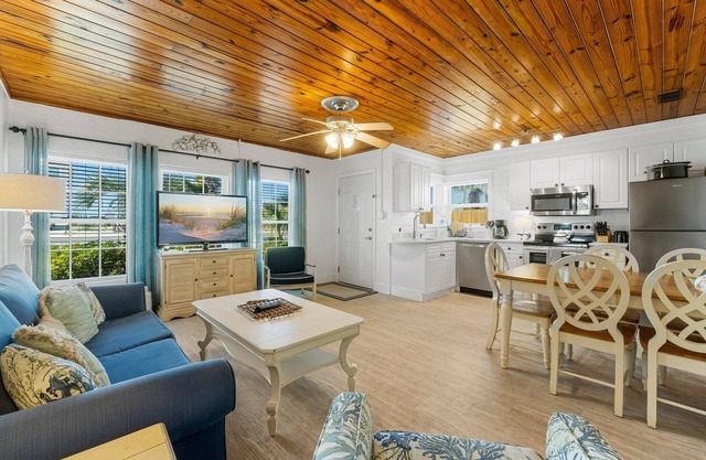$195/NT Aug 6-9~Quiet Laguna Beach ~Directly Across Street-30ft from Perfect Beach Access #83