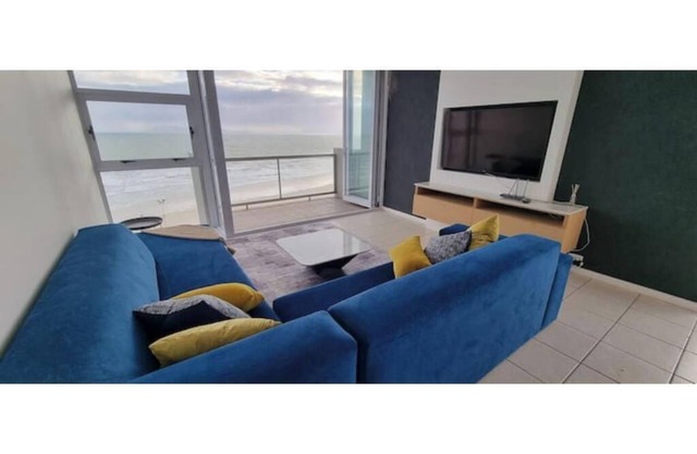9th Floor 3 Bedroom Seafront Apartment Strand