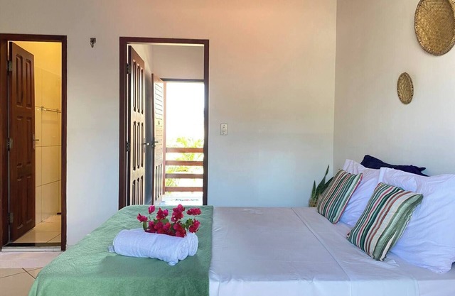 A 2 Minutos da Praia Principal! Apartamento Arejado com Varanda e Cozinha