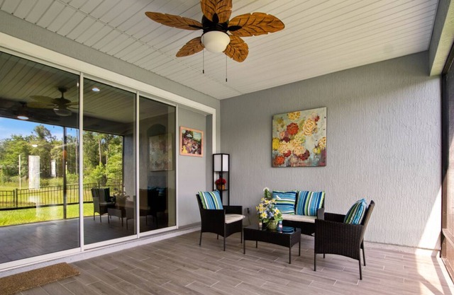 A 5-bedroom Luxury Home@ water-view backyard