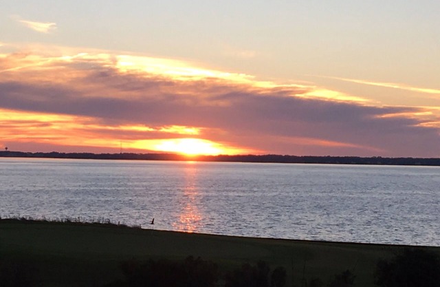 Una oportunidad para la relajación total, bellos atardeceres, playa, piscina, campo de golf y de acceso!