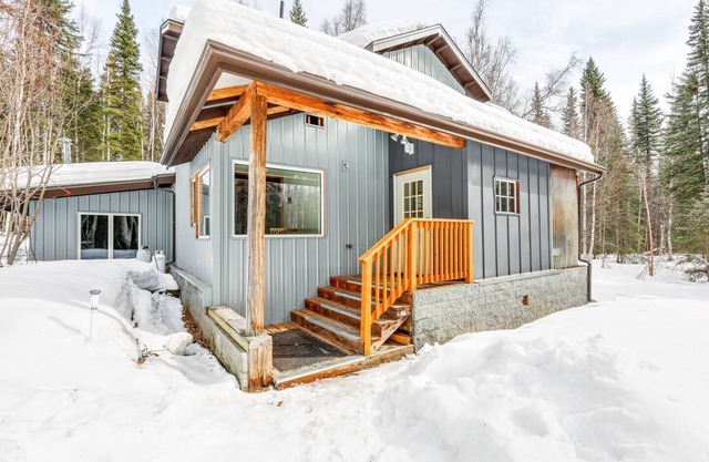 A Chena Dream Alaskan Retreat - Northern Lights viewing, Soaking Tub, Game Room