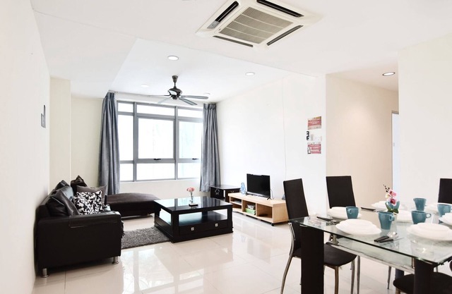 A Comfy & Stylish High-Floor, 4BR Apt FREE Parking