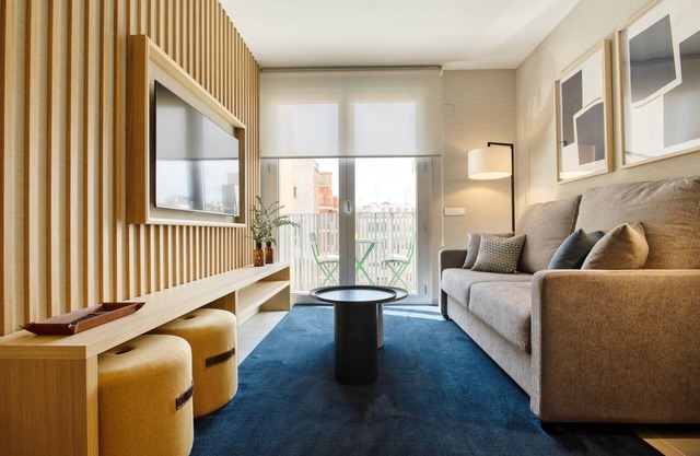 A pocos minutos de Sagrada Familia. Apartamento nuevo y amplio