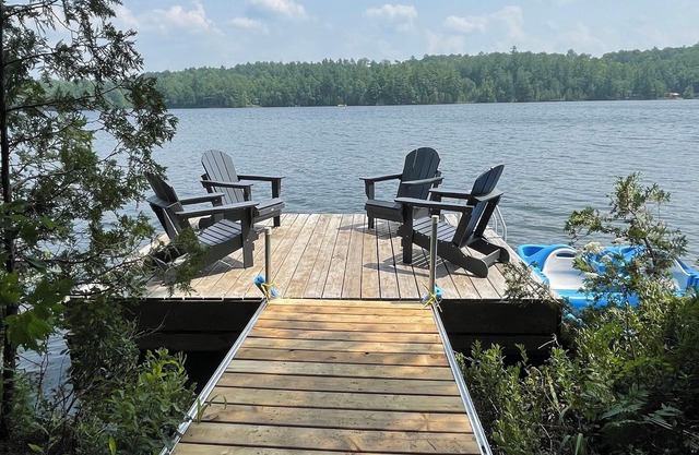 A-Frame Cottage on Lac Bataille, Val-des-Monts