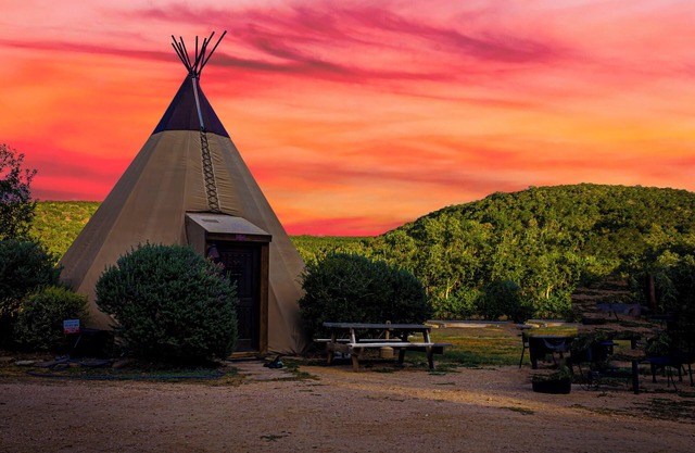A Glamping Tipi Stay w/ Outdoor Fun on River Road