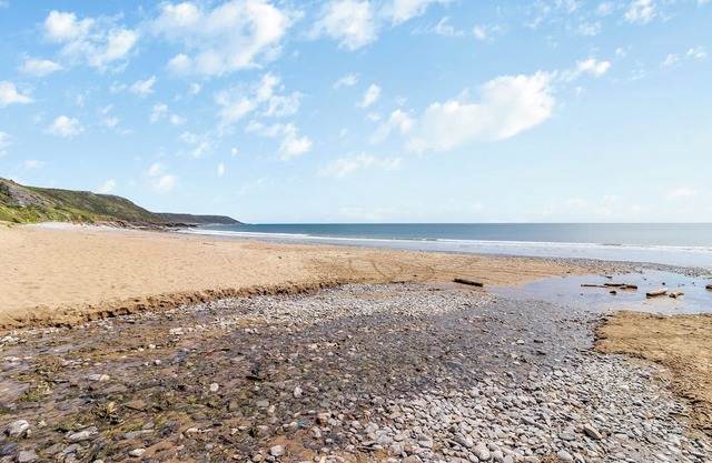 3 bedroom accommodation in Horton, near Swansea
