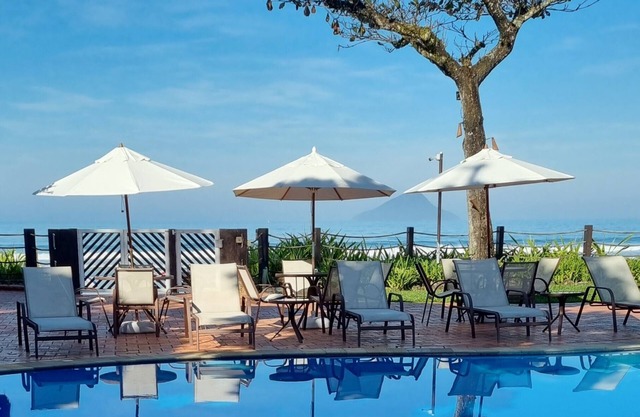 ¡Una casa para relajarse con comodidad, en un condominio Pé na Areia!