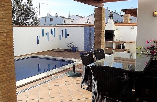 Una villa de lujo de 4 habitaciones, piscina privada, aire acondicionado, 300 metros de la playa