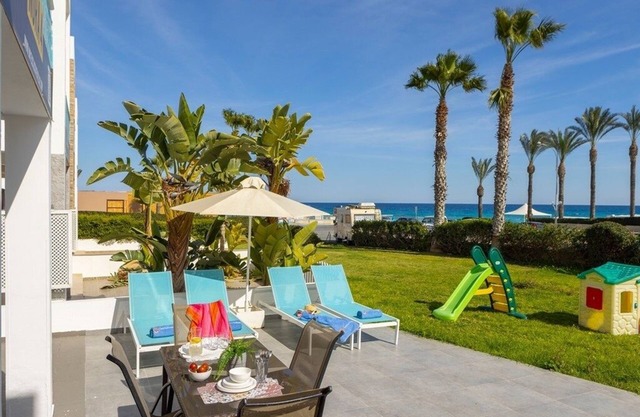 Villa frente al mar a menos de 50 metros de todos los servicios y playas de arena